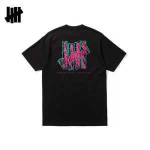 UNDEFEATED 五條杠 塗鴉字母 寬鬆百搭 男女上衣 情侶款 短袖T恤 黑/白